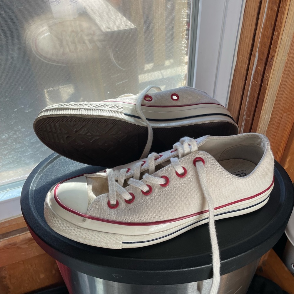 Women’s 8, men’s 6, cream and red Converse